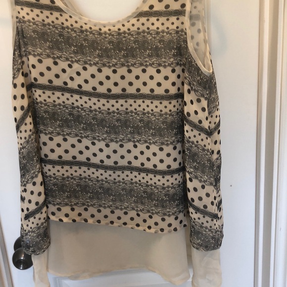 Top - Picture 2 of 4